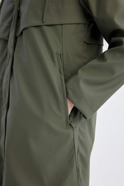 Водонепроницаемый дождевик из искусственной кожи с капюшоном и подкладкой из искусственного меха стандартной посадки - Defacto фото 6