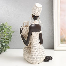 Фигурка полистоун «Африканка сидит с плетёным кувшином», белый, 23×13.5×10.3 см