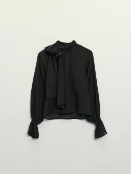 Блузка из тенселя с бантом / Zarina