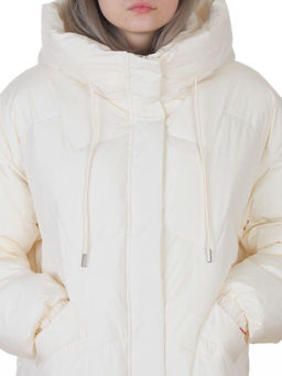 8883 MILK WHITE Пальто зимнее женское (150 гр. холлофайбер)