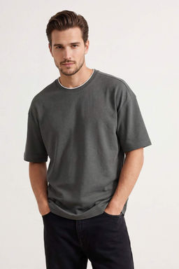 Antrasit Oversize/Genis Kesim Dokulu T-Shirt TMNSS26TS00017