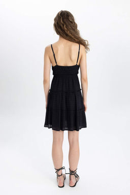 Черное платье А-силуэта с V-образным вырезом и короткими рукавами - Defacto фото 6