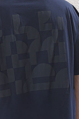 TRENDYOL MAN Beyaz Oversize/Genis Kesim Kabar?k S?rt Bask?l? %100 Pamuk T-Shirt TMNSS25TS00082 - Trendyolmilla фото 3