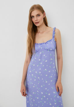 Сиреневое платье с цветочным принтом