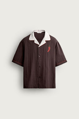 CAMISA RELAXED FIT BORDADO GUINDILLA / Chocolate