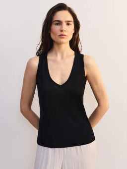 Майка прямого кроя с треугольным вырезом ZR2605013404-50 / Zarina