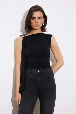 Limited Edition Siyah Aksesuar Detayl? Buzgulu Party Bluz TPRSS26BZ00031