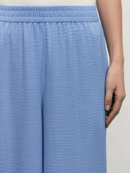 Брюки-палаццо с эластичным поясом из жатой ткани / Zarina  фото 5