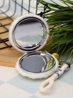 Плюшевое раскладное зеркало брелок "Capybara", белое (7*7 см)