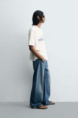 CAMISETA RELAXED FIT TEXTO BORDADO / Blanco