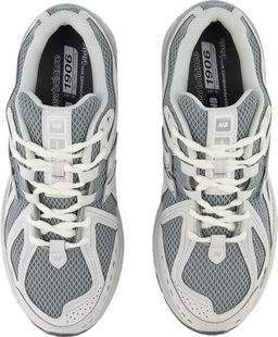 Кроссовки взрослые