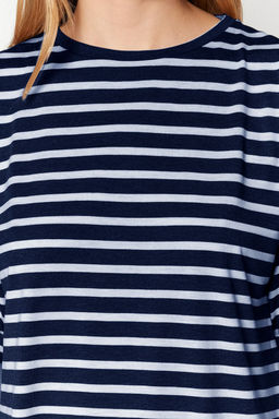 TRENDYOLMILLA Siyah Cizgili Y?rtmac Detayl? Oversize/Genis Kal?p Bisiklet Yaka Orme T-Shirt TWOSS23TS00097 фото 5