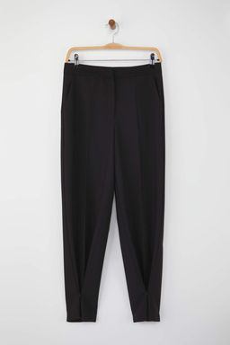 Siyah Paca Dugme Detayl? Wide Leg ve Havuc Olabilen Kumas Pantolon TWOAW26PL00032