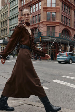 MIDI DRESS WITH CONTRASTING BELT - Zara фото 3