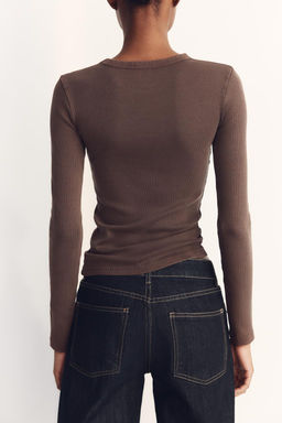 LONG SLEEVE WASHED EFFECT RIBBED T-SHIRT - Zara фото 17