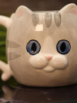 Кружка керамическая iLikeGift Blue eyed cat, grey (410 мл)