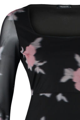 TRENDYOLMILLA Siyah Tul Cicekli Vucuda Oturan Kare Yaka Uzun Kol Maxi Esnek Orme Kalem Elbise TWOAW24EL00291 фото 8