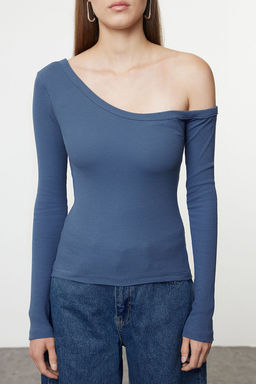Trendyolmilla Siyah Fitted/Vucuda Oturan Omzu Ac?k Fitilli Pamuklu Esnek Orme Bluz TWOAW23BZ00475  фото 3