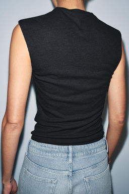 CAMISETA RIB ESCOTE PICO / Negro - Zara фото 3