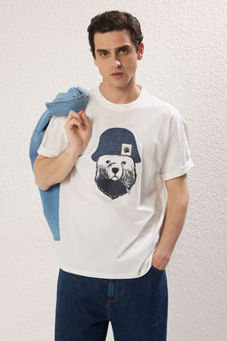 TRENDYOL MAN Ekru Oversize/Genis Kesim Aplike Sapka Detayl? %100 Pamuklu K?sa KolT-Shirt TMNSS25TS00016 - Trendyolmilla фото 16