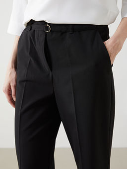 Beli Kemerli Dar Fit Kad?n Pantolon