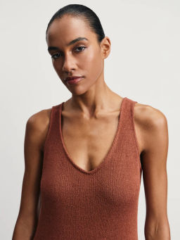 Платье из фактурной таки с V-образным вырезом / Zarina  фото 6