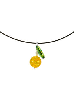 Колье-обруч с подвеской из натурального янтаря Яблочко