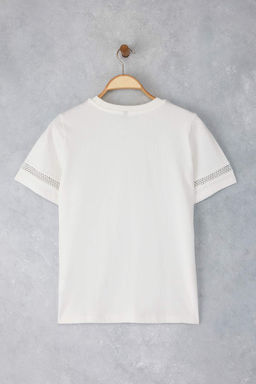 Beyaz Aksesuar Kal?n Pamuklu Detayl? Basic/Regular Kal?p Orme T-Shirt TWOSS24TS00048
