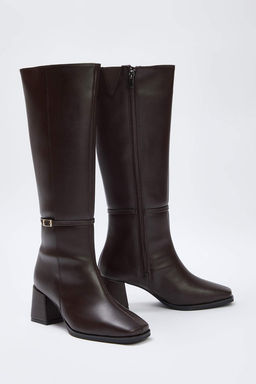 Kahverengi Bant Detayl? Kare Burun Blok Topuklu Kad?n Cizme
TAKAW26CZ00007 - Trendyolmilla фото 3