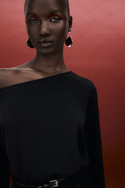 Vestido de un hombro con cinturon - H&m фото 3