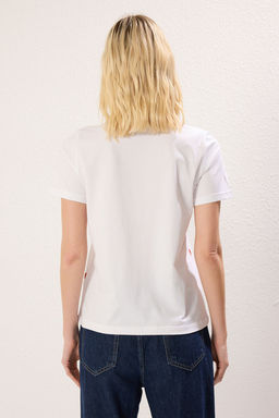 TRENDYOLMILLA Ekru %100 Pamuk Kalp Bask?l? Regular/Normal Kal?p Bisiklet Yaka Orme T-Shirt TWOSS20TS0757