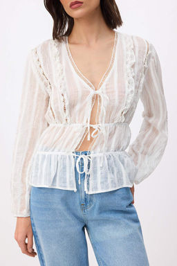 Beyaz Kedi Merdivenli Hafif Transparan Boho Gomlek TWOSS26GO00101