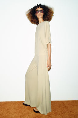 CAMISETA OVERSIZE FLUIDA / Arena