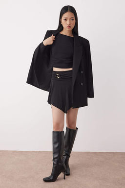 Siyah Asimetrik Aksesuar Detayl? Mini Orme Etek TWOSS25ET00214