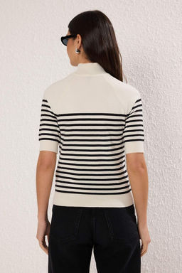 Trendyolmilla Gri Premium Iplik/Ozel Iplik Yumusak Tuseli Basic Triko Bluz TWOAW24BZ00005