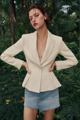 BLAZER ENTALLADA PEPLUM HOMBRERAS / Crudo - Zara фото 2