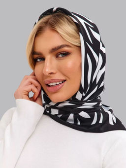 K13586 Платок 90/90 шелк искусственный ЧЕРНЫЙ