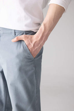 Брюки-чиносы прямого кроя из габардина с карманом на молнии и парусиновой тканью стандартного кроя - Defacto фото 5