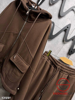 Костюм двойка: олимпийка на молнии и накладными карманами