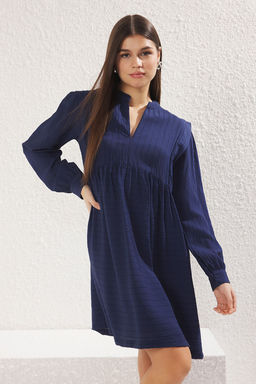 TRENDYOLMILLA Yesil Duz Rahat Kesim V Yaka Mini Dokuma Elbise TWOSS25EL00049