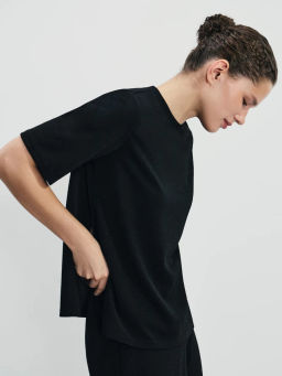 Футболка с люрексом и разрезами / Zarina