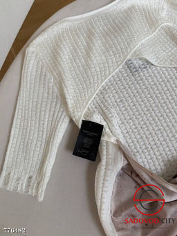 Женская кофта с открытой спиной