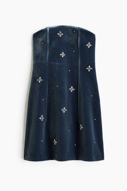 Vestido de velour con detalles decorativos