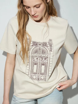 Футболка с принтом и вышивкой / Zarina