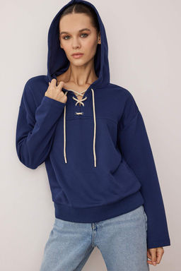 Lacivert Baglama Detayl? Oversize/Genis Kal?p Orme Sweatshirt TWOAW26SW00053 - Trendyolmilla фото 2
