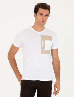 Белая приталенная футболка с круглым вырезом