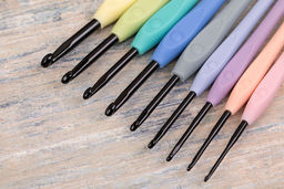 Для вязания Gamma RH-BL крючок с прорезин. ручкой алюминий d 5.0 мм 16 см в блистере фото 6