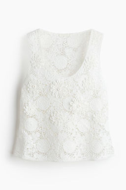 Top efecto crochet con aplicaciones