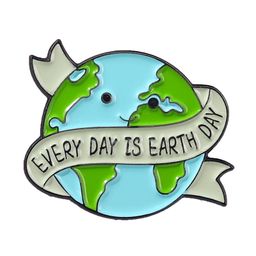 Металлический значок Earth