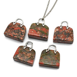 Подвеска женская в виде сумочки 25*10*27мм с унакитом